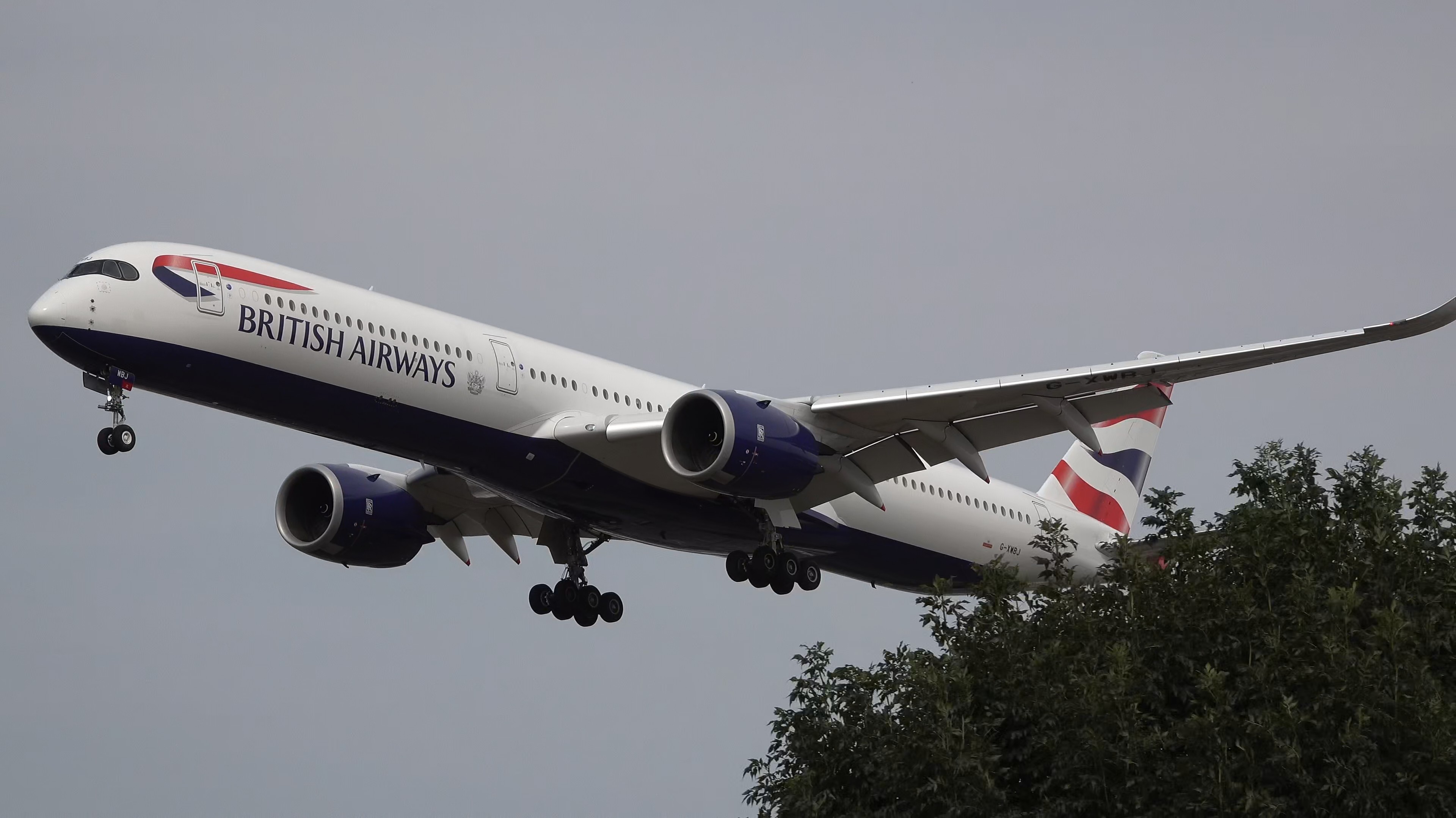 British Airways Airbus A350 Glides into Heathrow